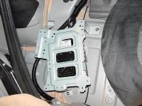 help! need pic of bose amp area!-close-up.jpg