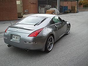 Is this car Gray? Looks a little off-1rfwz.jpg