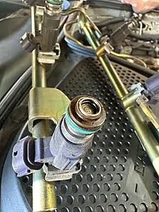 Fuel Injector Plastic Ring Broken, Are They Nessasary?-broken.jpg