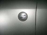 How to remove black paint from side Z emblem?-dscf0961-2-.jpg
