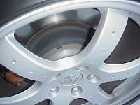 Does the Z have stainless steel hubs?-mvc-002e.jpg