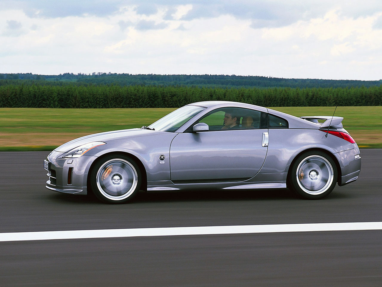 Red 350z Nismo