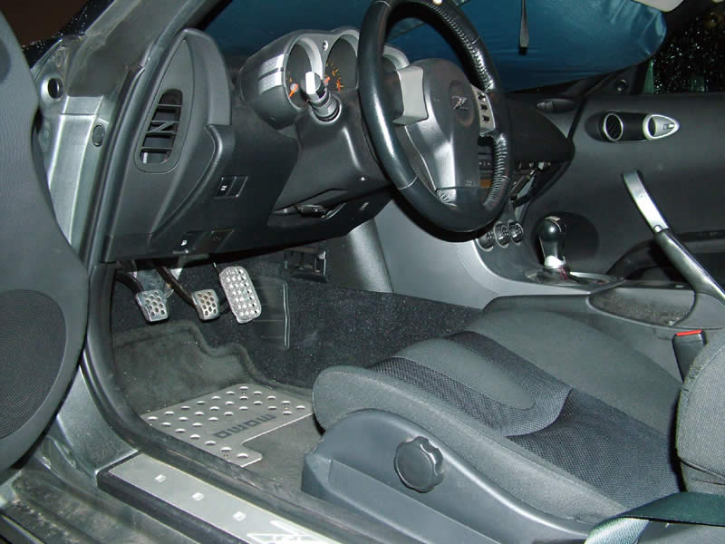 Pix Of Momo Floor Mat Plates Installed My350z Com Nissan 350z