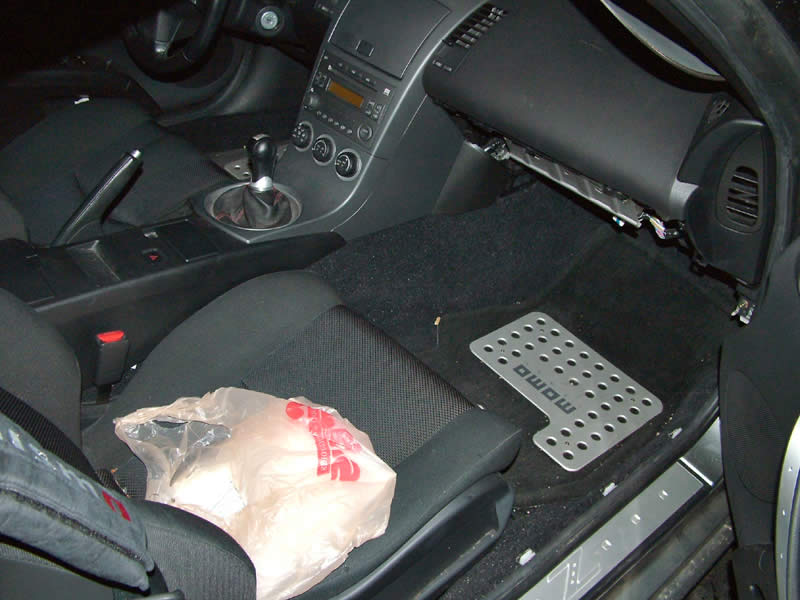 Pix Of Momo Floor Mat Plates Installed My350z Com Nissan 350z