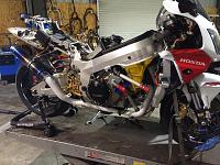 Sfr takeover-rc51-engine-in-frame-2015.jpg