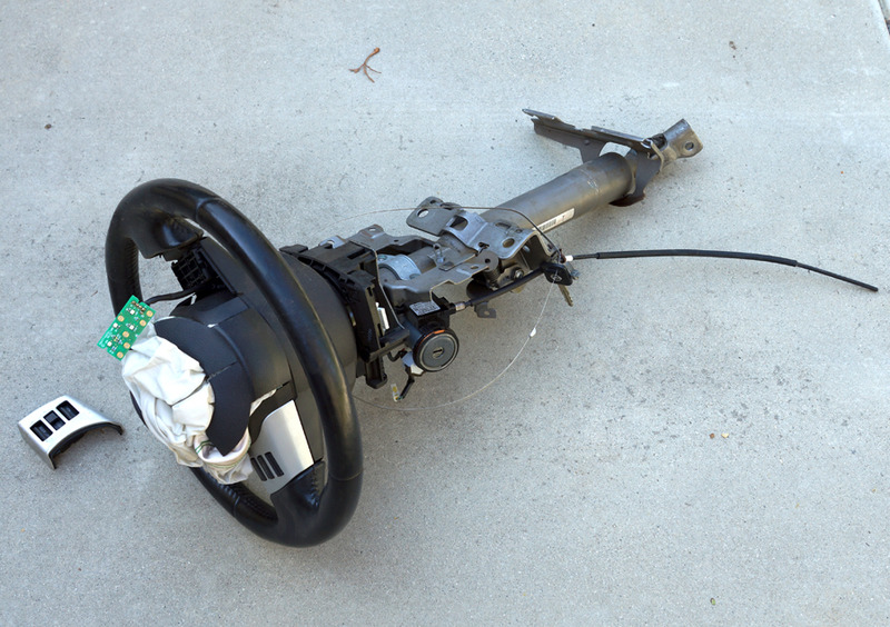 Name:  350ZSteeringWheelWithKeyPic1_zpsm7a2rh1p.jpg
Views: 117
Size:  192.1 KB