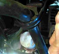 Need your HELP!! Cracking Sound when Steering to the LEFT-stabalizer-bad.jpg