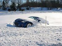 How does the 350Z handles in the snow and rain?-350z_snow.jpg