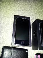 2 Iphone 3G + 4 Cases-2011-06-05-20.49.36.jpg