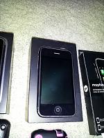 2 Iphone 3G + 4 Cases-2011-06-05-20.49.49.jpg