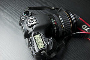 Canon 7D w/ 28-135mm kit lens *LIKE NEW CONDITION*-ivum1vw.jpg