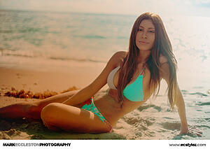 At the Beach : with Eva :D-xqkz3.jpg