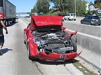 Man crashed Z on the 101 Fwy-crashed-z.jpg
