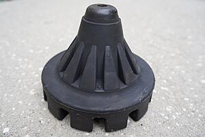 1 350Z Rear Upper Spring Seat / Isolator-xznsf.jpg