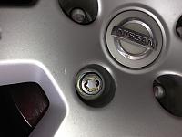 Weird lug nut-image.jpg