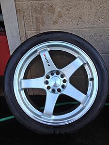 Nismo Silver LMGT4 18x8.5+25 18x9.5+30-1lgma.jpg